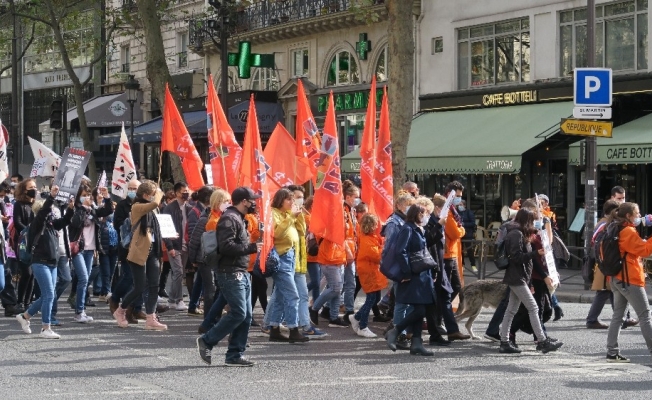 Paris’te kürk karşıtları ve hayvan hakları savunucularından eylem
