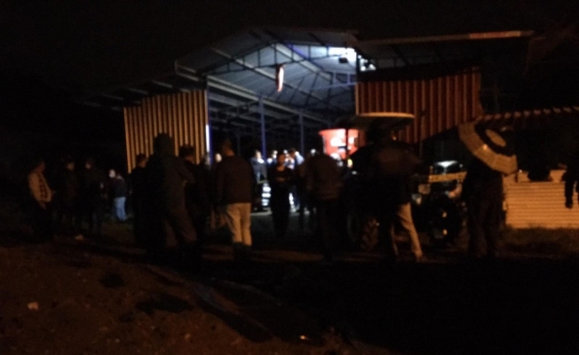 Traktör ile demir kapı arasına sıkışan çiftçi hayatını kaybetti