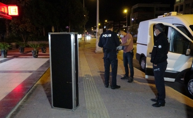 2 metrelik şüpheli müzik aleti kutusu polisi alarma geçirdi