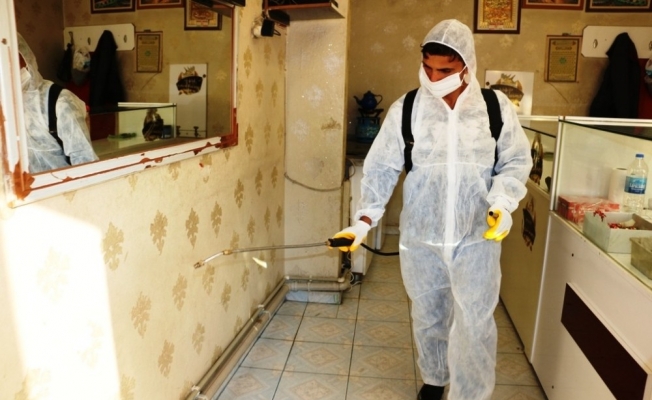 Akçakale’de iş yerleri dezenfekte edildi