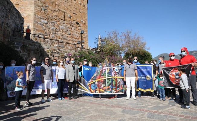 Alanya'da denizden çıkan atıklardan heykel yaptılar