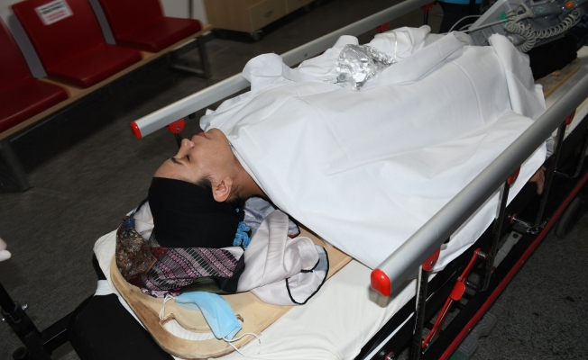 Arkadaşlık istediğini reddeden yabancı uyruklu kadını sırtından bıçakladı