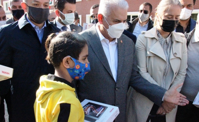 Bakan Pakdemirli ve Binali Yıldırım tsunami vuran mahalleyi ziyaret etti