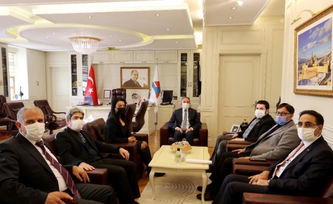 Başkan Sayan’dan AİÇÜ Rektörü Karabulut’a ziyaret