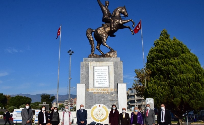 Edremit’te Öğretmenler Günü’nde anlamlı etkinliklere imza atıldı