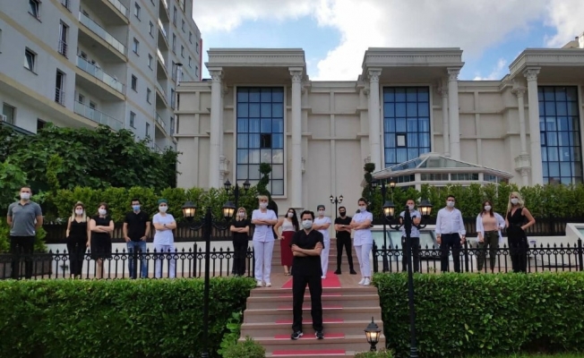 Esteticium uzmanlarından Dr. Heıdarloo:”Göğüs büyütme operasyonu emzirmeye mani olmaz”