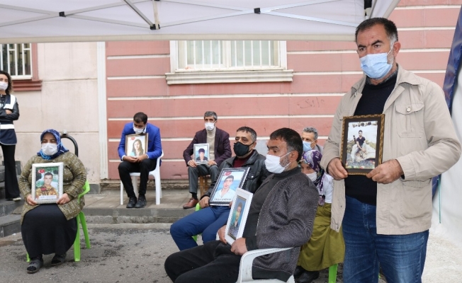 HDP önündeki ailelerin çığlığı yükselmeye devam ediyor