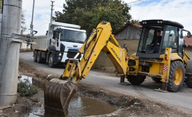 İnönü Kümbet Akpınar’daki kanallara bakım yapıldı