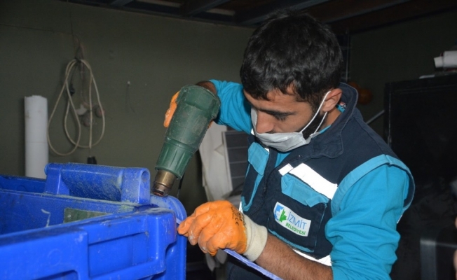 İzmit Belediyesi çöp konteynerlerini kendi imkanlarıyla yeniliyor