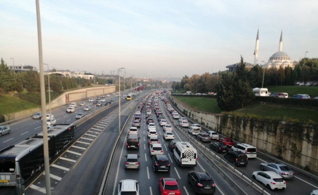 Kısıtlama sonrası 15 Temmuz Şehitler Köprüsü’nde trafik yoğunluğu