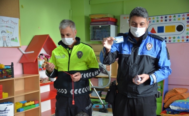 Mardin’de anaokulu öğrencilerine ’çocuk polis kimlik kartı’ verildi