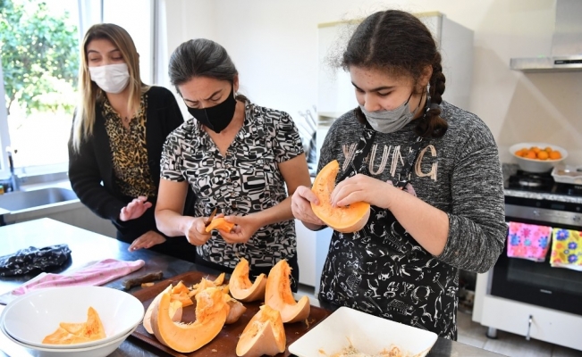 Otizmli bireyler, ‘Bizim Otizm Köyü’nde kurslara katılıyor