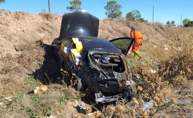 Otomobil şarampole devrildi, karı-koca ölümden döndü