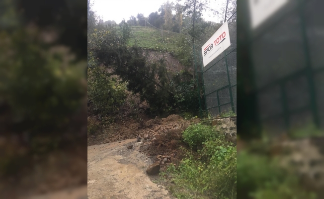 Rize’de şiddetli yağış heyelana neden oldu