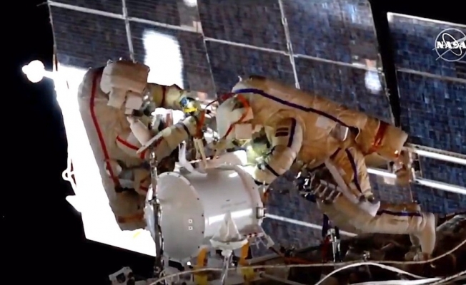 Rus kozmonotlar uzay yürüyüşüne başladı