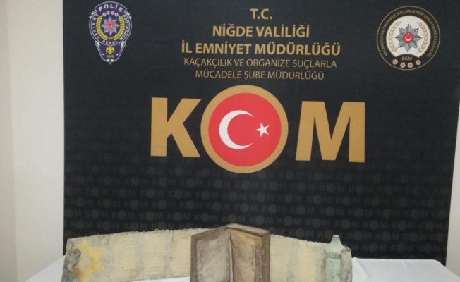 Tarihi eser kaçakçıları polise yakalandı