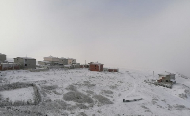 Tokat’a mevsimin ilk karı yağdı