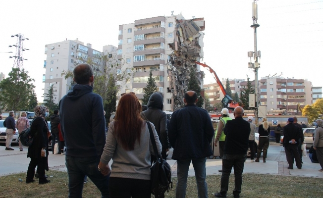 Yıkılan binayı böyle izlediler