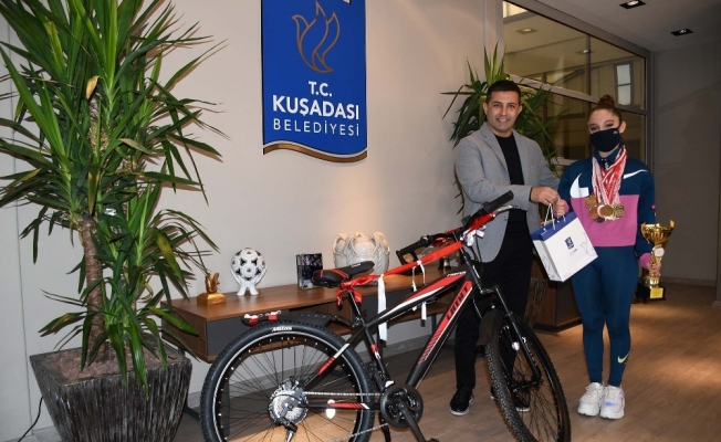 Başkan Günel’den genç sporcuya anlamlı jest