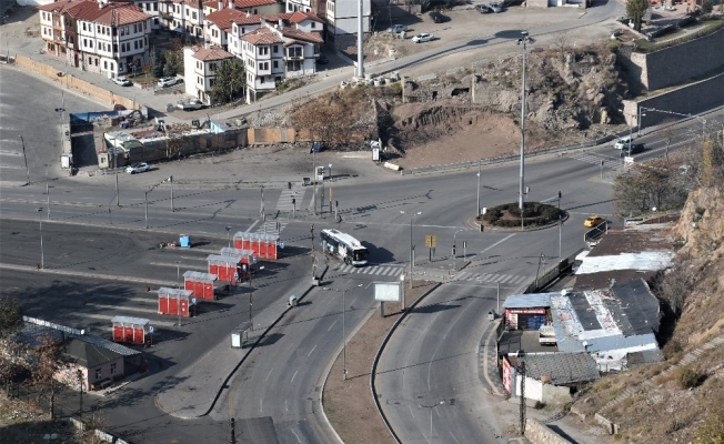 Başkent’te cadde ve sokaklar kısıtlamanın ikinci gününde de boş kaldı