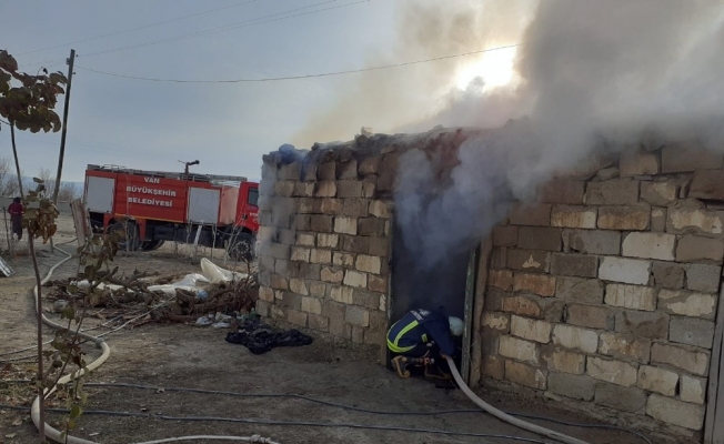 Gürpınar’da tandır evi yangını