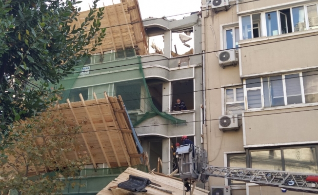 İnşaat iskelesi tramvay yoluna düştü