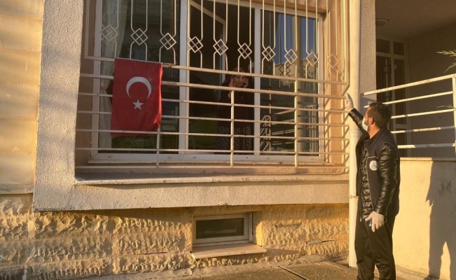 Kartepe’de evinden çıkamayan vatandaşların ihtiyaçlarına koşuluyor