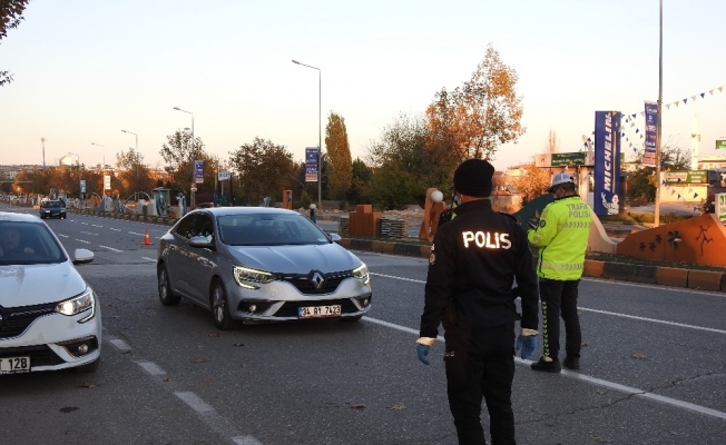 Kısıtlamanın son saatlerinde denetimler yoğunlaştı