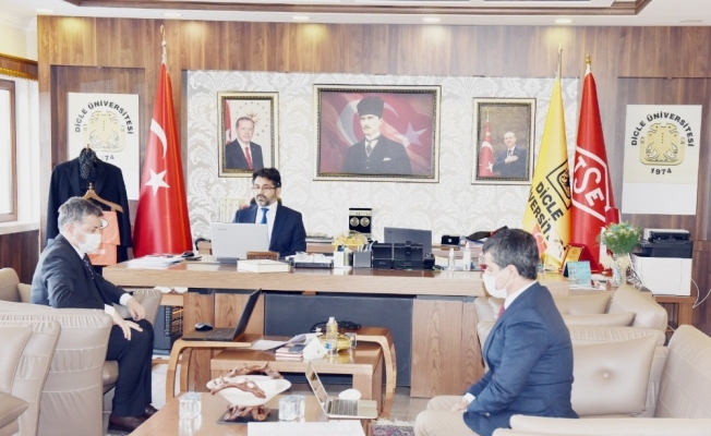 DÜ 2021 program hedefleri toplantısı online olarak yapıldı