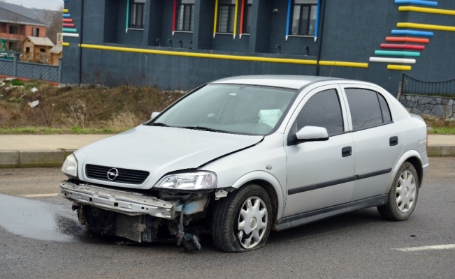 Kontrolden çıkarak savrulan otomobilden yara almadan kurtuldu