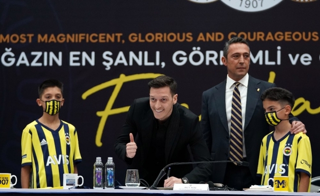 Mesut Özil, Fenerbahçe’ye resmi imzayı attı!