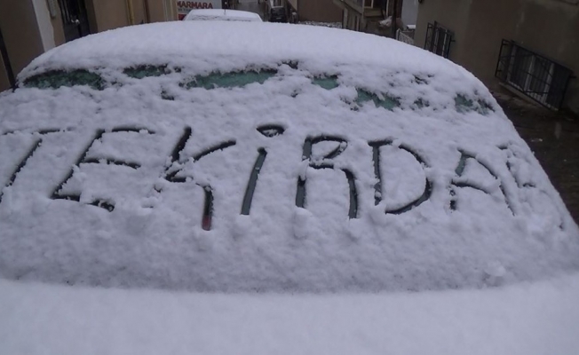 Meteorolojinin turuncu kodla uyardığı Tekirdağ’da kar etkili oluyor