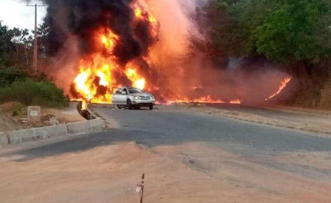 Nijerya’da petrol tankeri patladı: 3 ölü