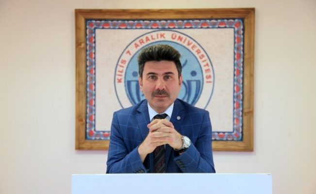 Rektör Karacoşkun’dan kabe fotoğrafının yere atılmasına kınama mesajı