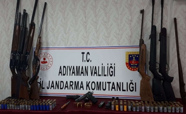 Adıyaman’da bir evde çok sayıda silah ele geçirildi