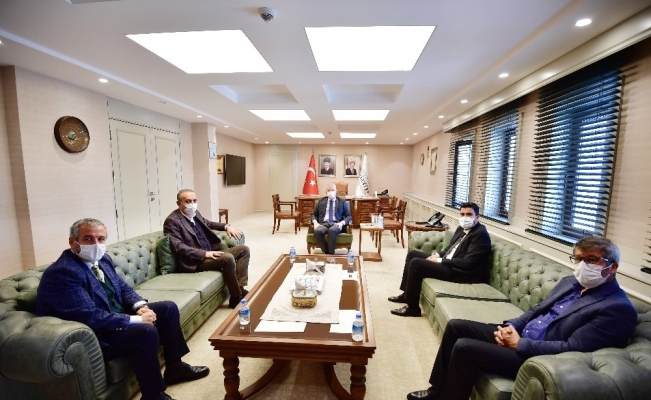 Gazeteciler Vali Gül’le medyanın sorunlarını konuştu