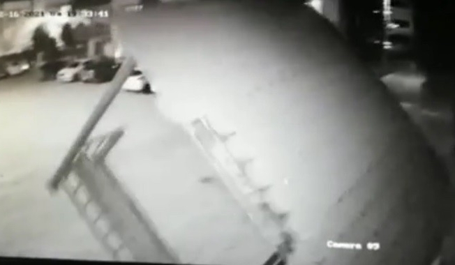 Fırtına dehşeti: Sitenin kamelyası havaya uçtu