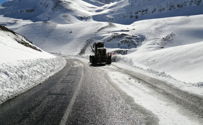 Karabet Geçidi’nde yol genişletme çalışmaları devam ediyor