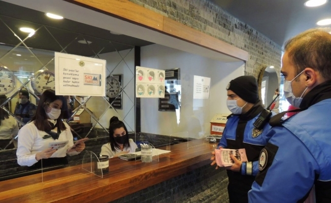 Kars’ta polisten Kovid-19 ve KADES bilgilendirmesi