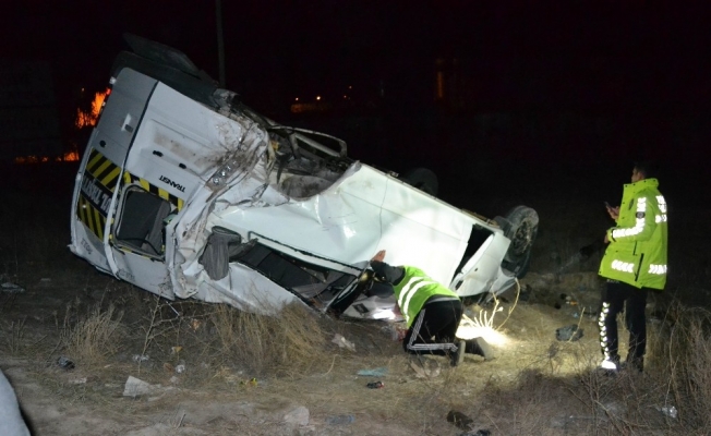 Konya’da otomobil ile minibüs çarptı: 4 yaralı