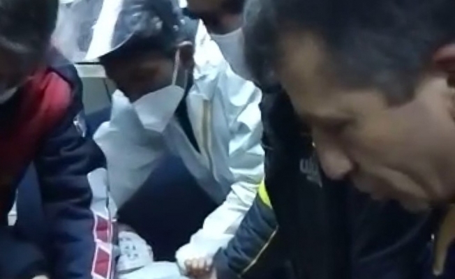 Parmağını musluğa sıkıştıran çocuğu itfaiye kurtardı