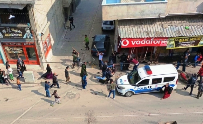 Şanlıurfa’da taşlı sopalı kavga kamerada