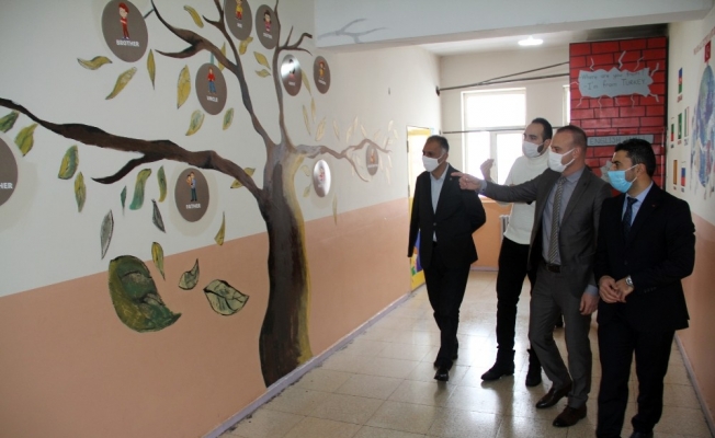 Ağrı Milli Eğitim Müdürü Tekin, dil sokağı ile müzik sınıfının açılışını gerçekleştirdi