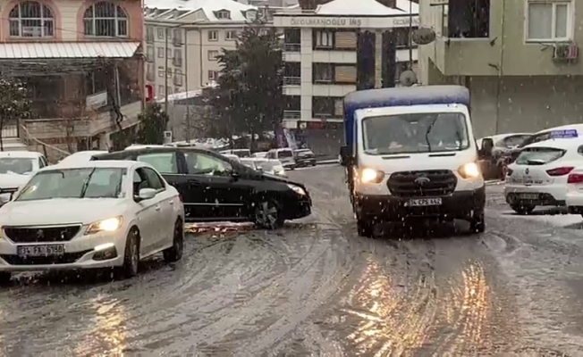 Araçlar karda kaydı, sürücüler yokuşlardan güçlükçe çıktı