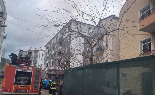 Bacadan çıkan yangın evi kullanılamaz hale getirdi