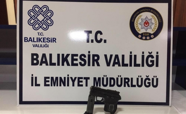 Balıkesir’de polis 20 aranan şahsı yakaladı