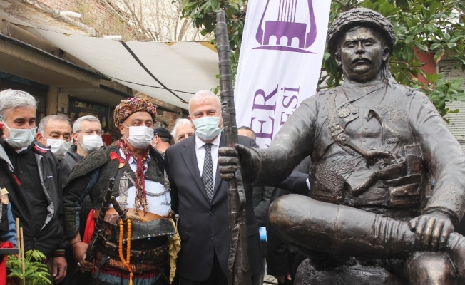 Başkan Atay’dan anlamlı heykel açılışı