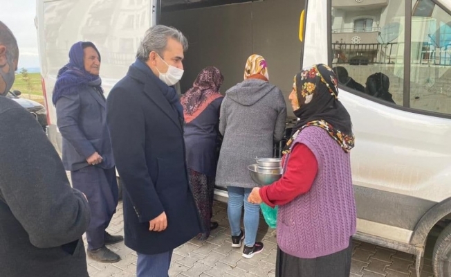 Besni Belediyesi ihtiyaç sahiplerine yemek dağıtıyor