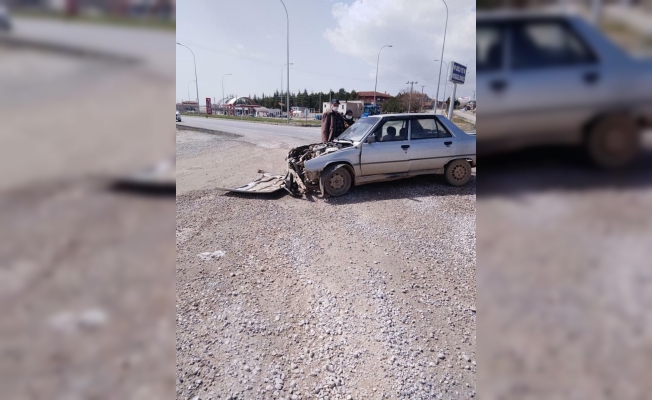 Bolvadin’de trafik kazası: 2 yaralı