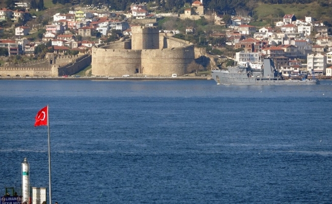 Çanakkale Boğazı’ndan peş peşe savaş gemileri geçti